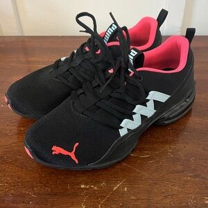 PUMA Women's Riaze Prowl Cross Trainer size 6.5